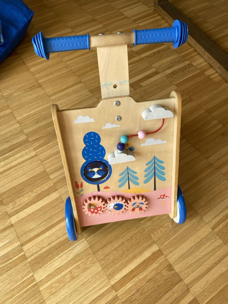 Giocattoli: Wooden push walker with toy features – Usato da Dietlikon venduto da Kitaa