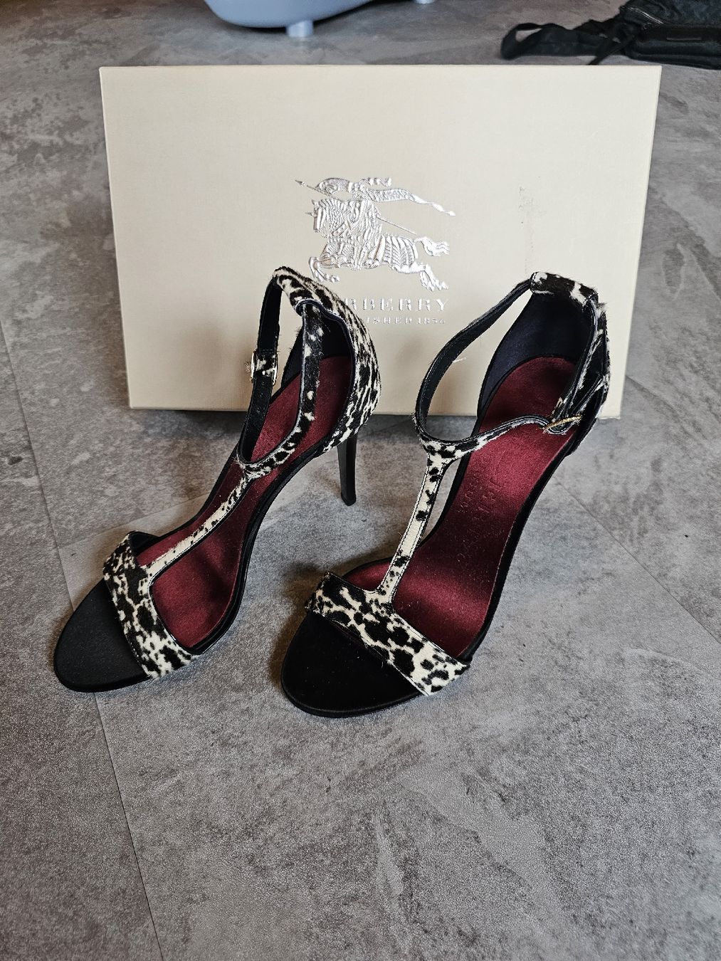Burberry Scarpe da donna: Sandalen von Burberry 37 – Nuovo (secondo la descrizione) da Kesswil venduto da yanat