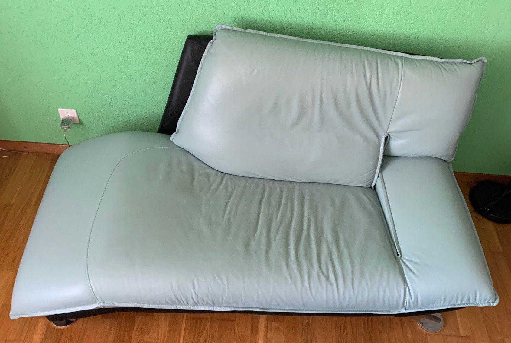 Divani: Chaiselounge Sofa rechtsseitig mit Fusshocker – Usato da Gelterkinden venduto da Troedler04 4
