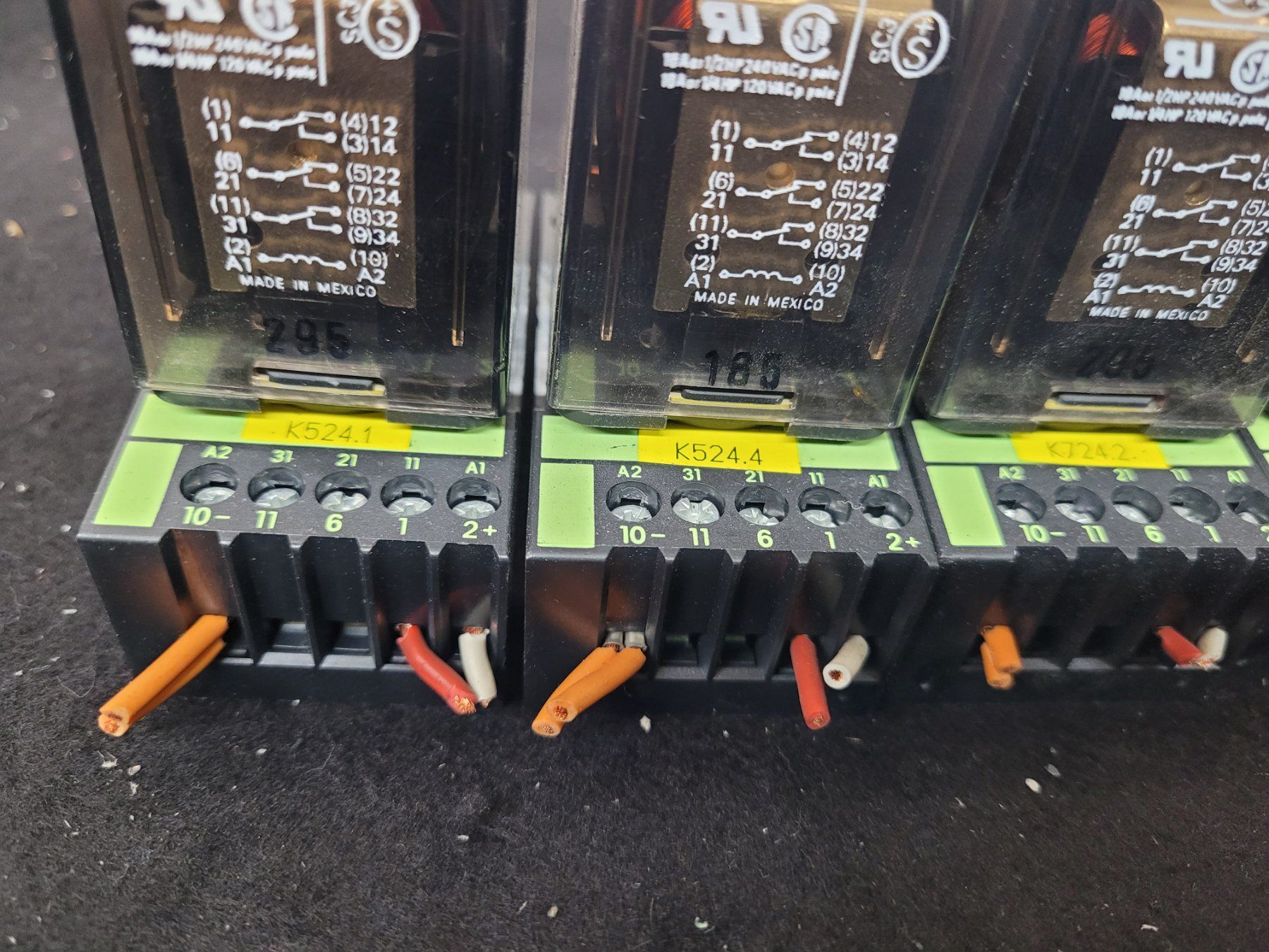Componenti elettronici: 5 Stück Schrack Relais - MR306024 - 24V – Usato da Vitznau venduto da Night-Fire 3