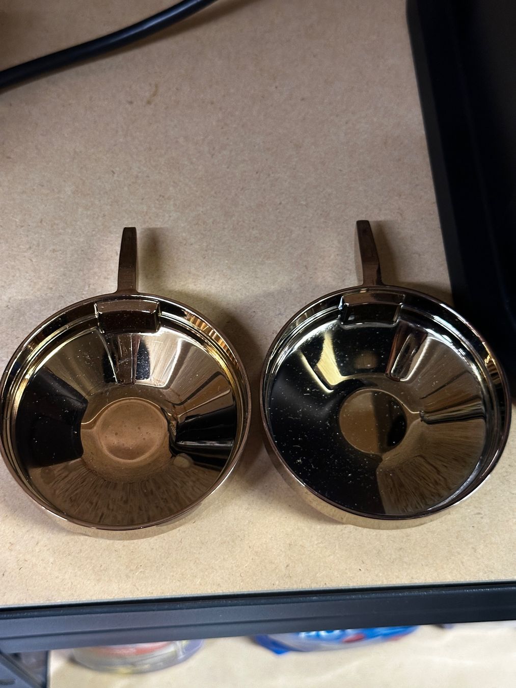 Nespresso Macchine per caffè & Macchine per espresso: Nespresso Vertuo schwarz/rosé mit Accessoires – Usato da Fahrweid venduto da sacha.c 4