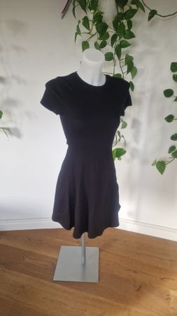Schwarzes Sommerkleid - Elegant und Zeitlos