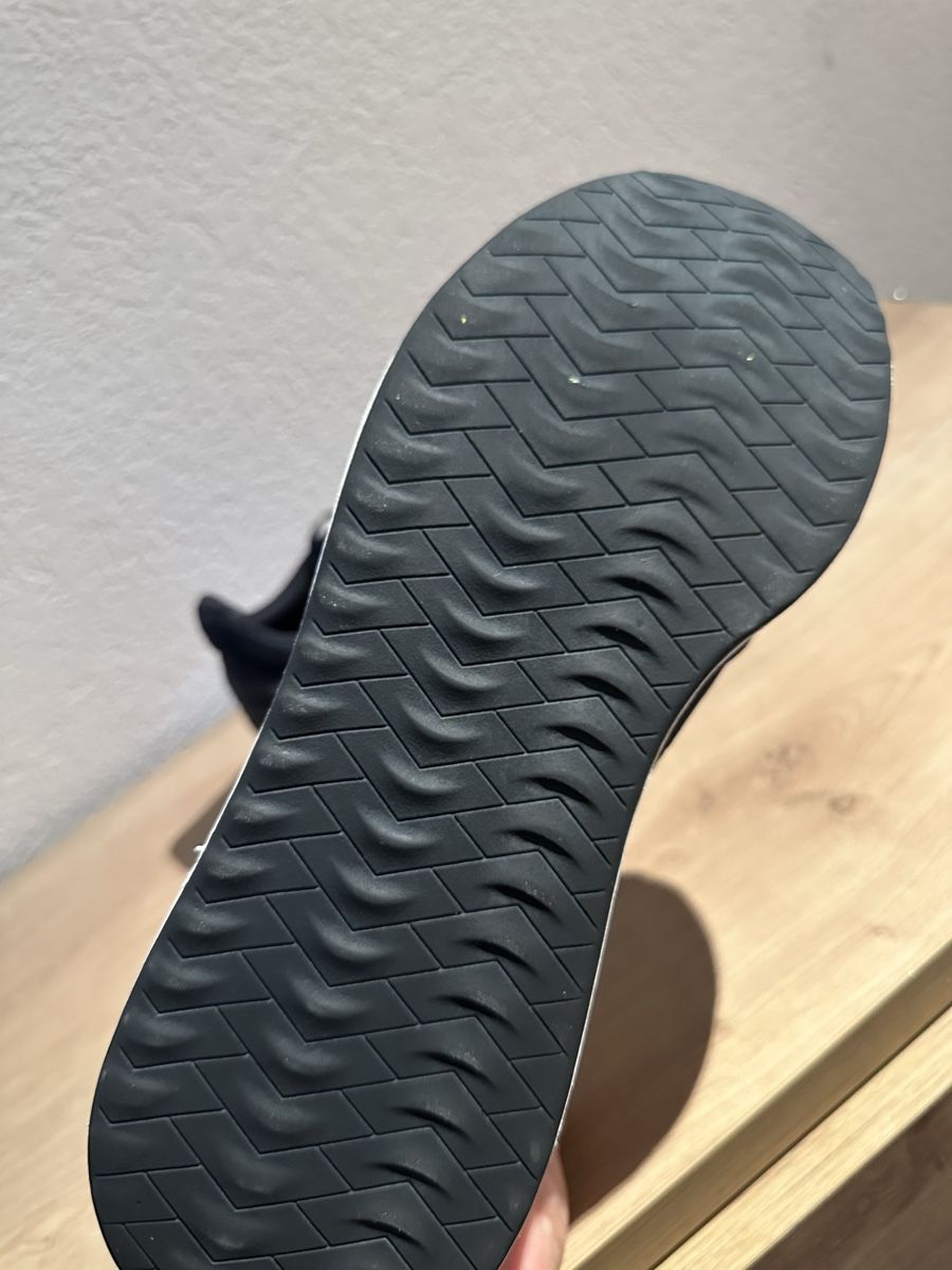 Adidas Herrenschuhe: Adidas Sneaker – Grösse 44 – Gebraucht aus Wildegg von dmy_8j9x 4