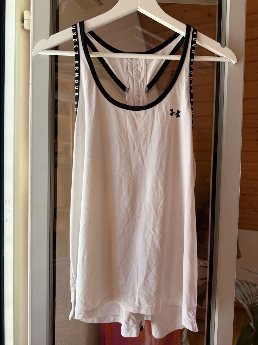 Under Armour Tops: Under Armour Tank Top White – D'occasion à Zürich par BettinaMarie2308