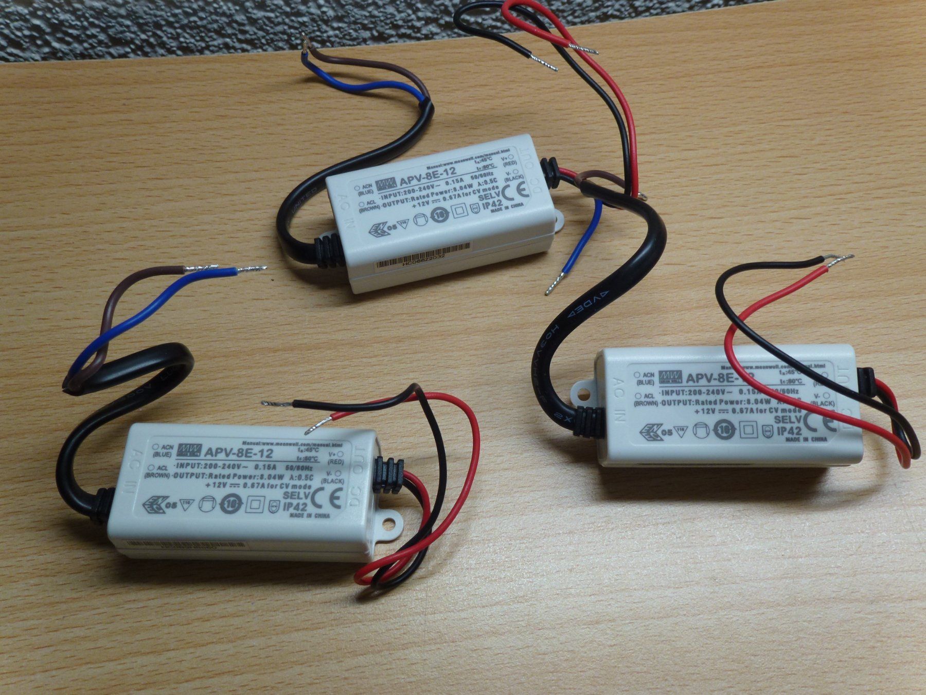 LED-Schaltnetzteil 12V 670mA 8,04W IP42 APV-8-12 von MW Mean Well