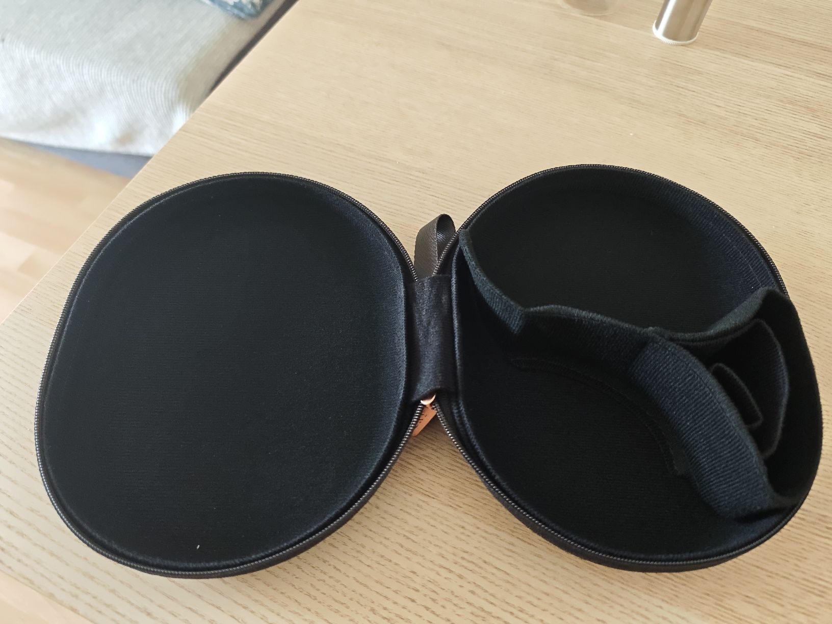 Sony Casques audio: Sony headphone case (no headphone) – D'occasion à Dübendorf par RedGreenBlue 1