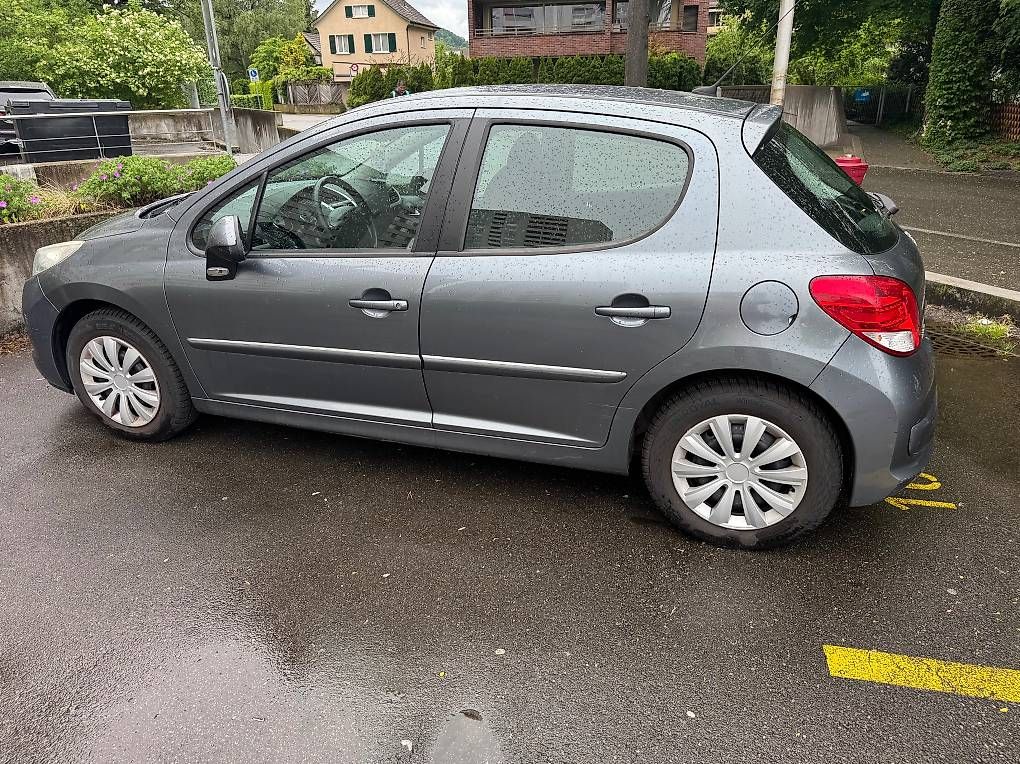Peugeot Automobili: peugeot 207 1.6i 16v – Usato da Wettingen venduto da ika_ct6j 3
