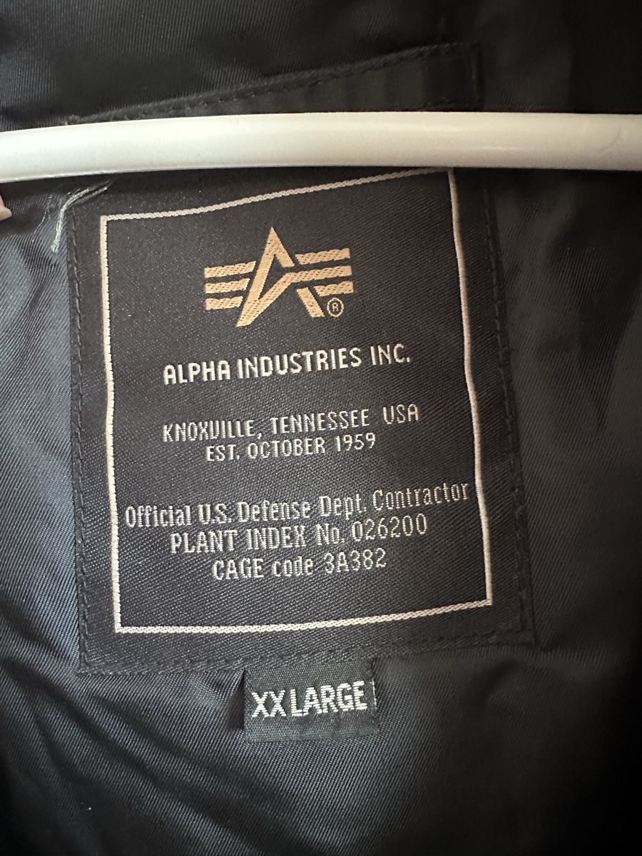 Alpha Industries Giacche: Alpha Industries Winterjacke, N-2B Schwarz – Usato da Zürich venduto da FrauMalzahn 3