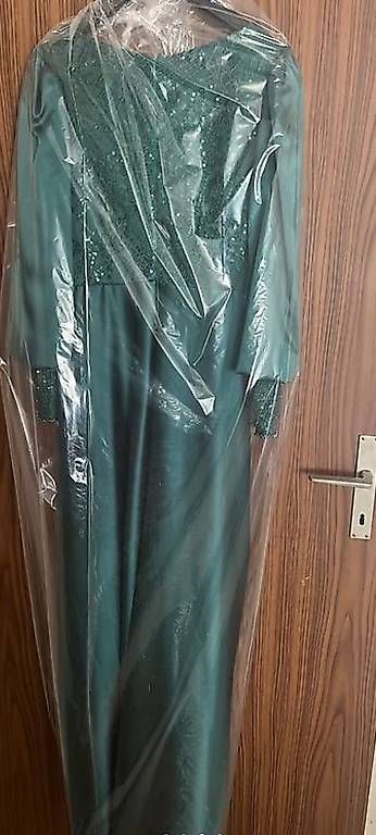 Vestiti: Abendkleid Grün  – Usato da Kloten venduto da Privat2011 2