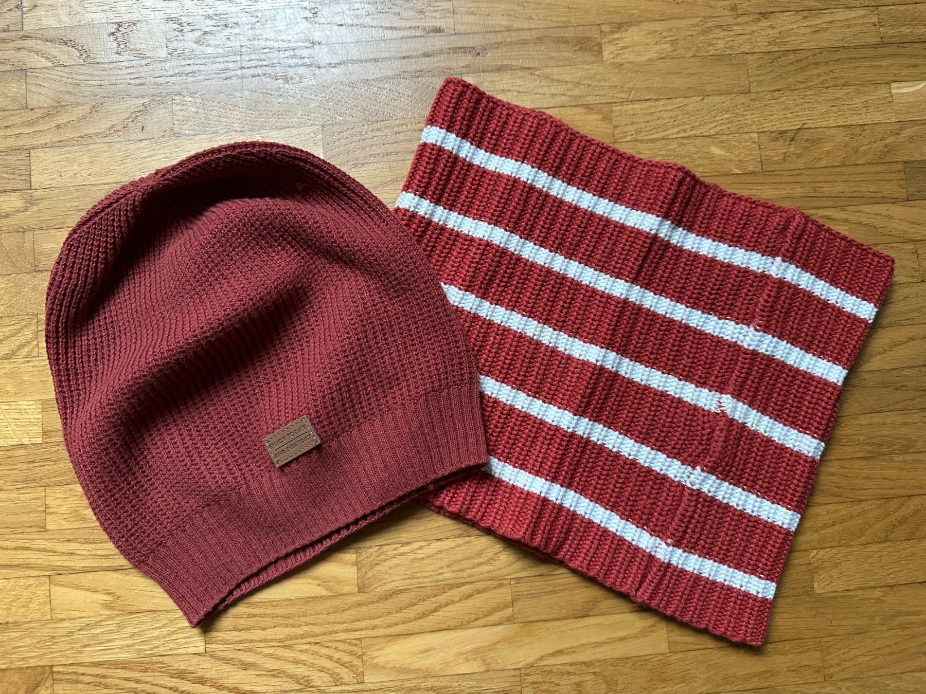 Zara Altro abbigliamento per bambina: Zara & Galeries Lafayette ensemble bonnet et écharpe – Usato da Lausanne venduto da brixton