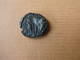 uralte Bronzemünze  13 mm     1.13 g