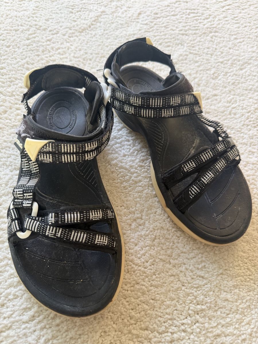Scarpe da uomo: Sandali Teva unisex taglia 37 usati – Usato da Lugano venduto da can_xdd8