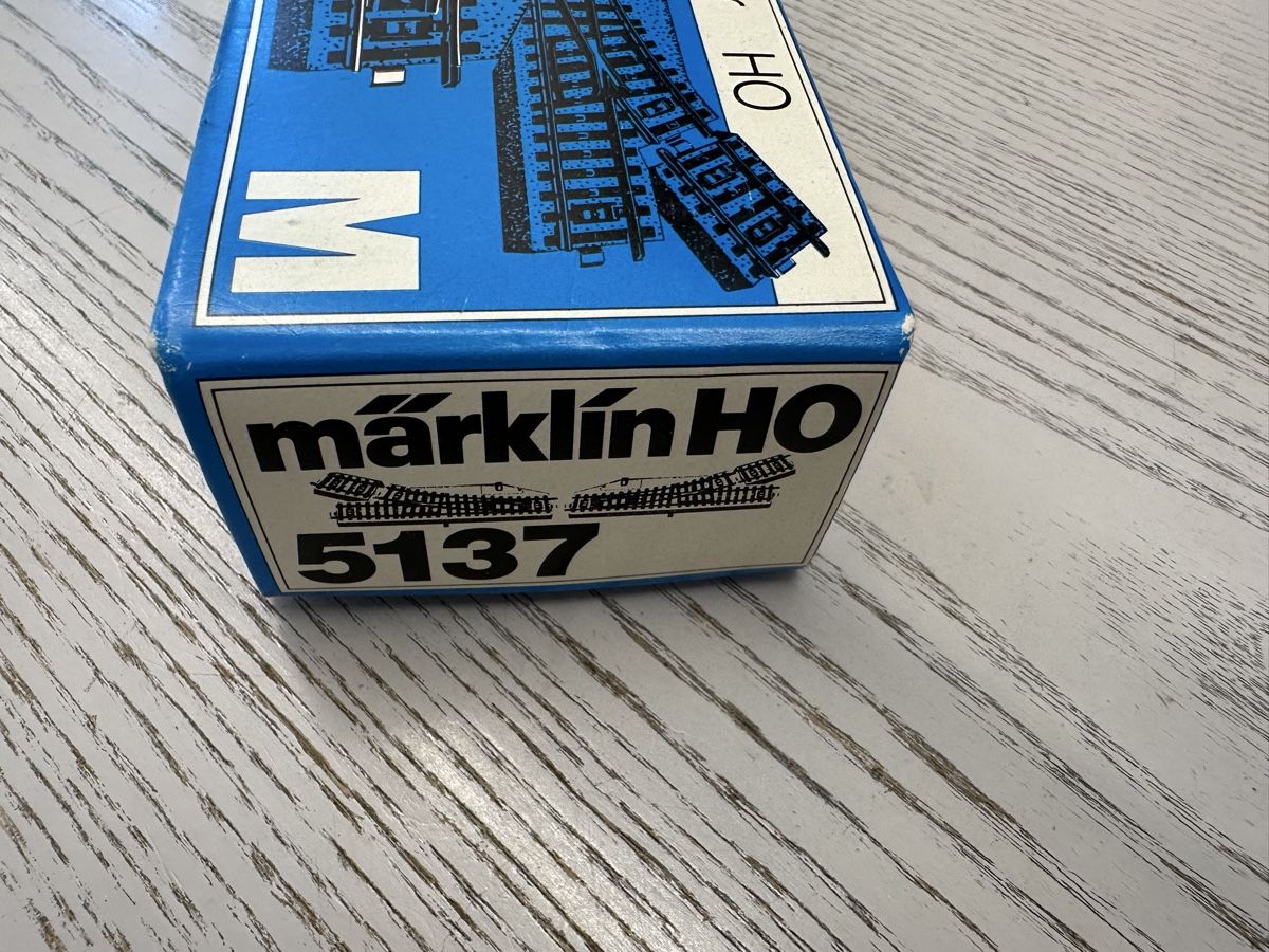 Märklin Modellini di ferrovie: Märklin 5137 Eleltromagnetisches Weichenpaar – Usato da Lupsingen venduto da New-Haven 1