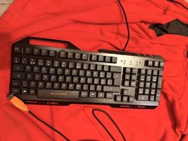 DELTAGaming Tastatur CH-Layout - Perfekt für Gamer