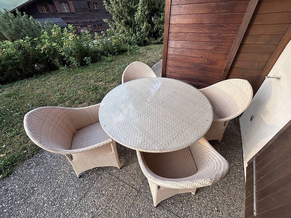 Tischset: Table et (4) chaises - extérieur  – Gebraucht aus Cuarnens von phi_xj9z 2