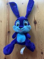 Peluche lapin bleu avec poche dorsale taille unique