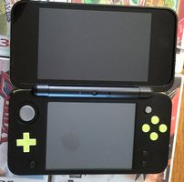 Nintendo 2 DS XL mit 4 Spielen und Netzteil