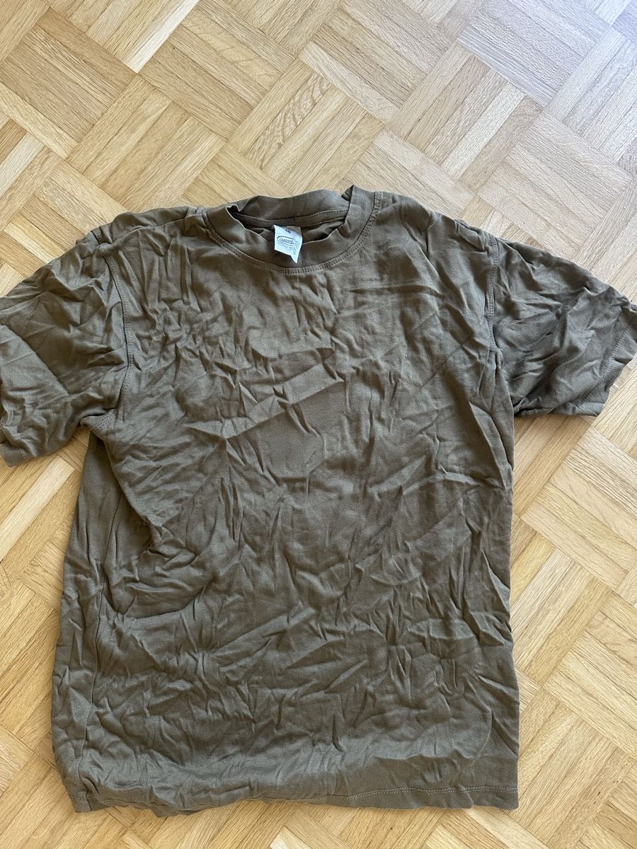T-shirt: Militär t short – Usato da Riehen venduto da den_t7rd