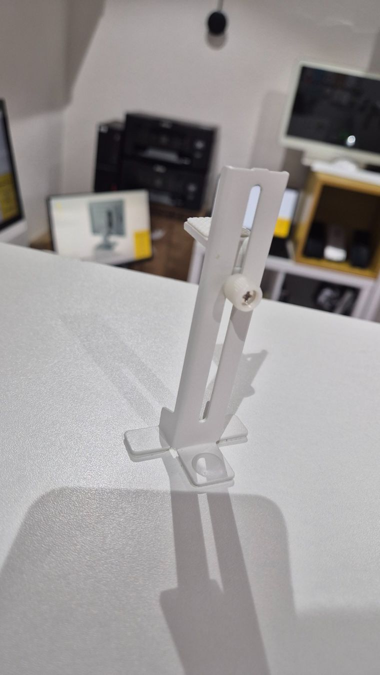 Allestimento di negozi e stand fieristici: Support pour carte graphique blanc – Usato da Chatel-St-Denis venduto da Teck7