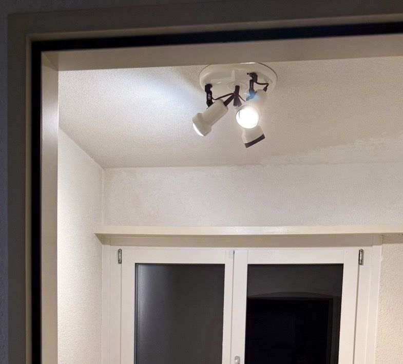 Kronleuchter & Deckenlampen: Vintage Deckenlampe mit 3 Strahlern – Gebraucht aus Volketswil von cinicini 1