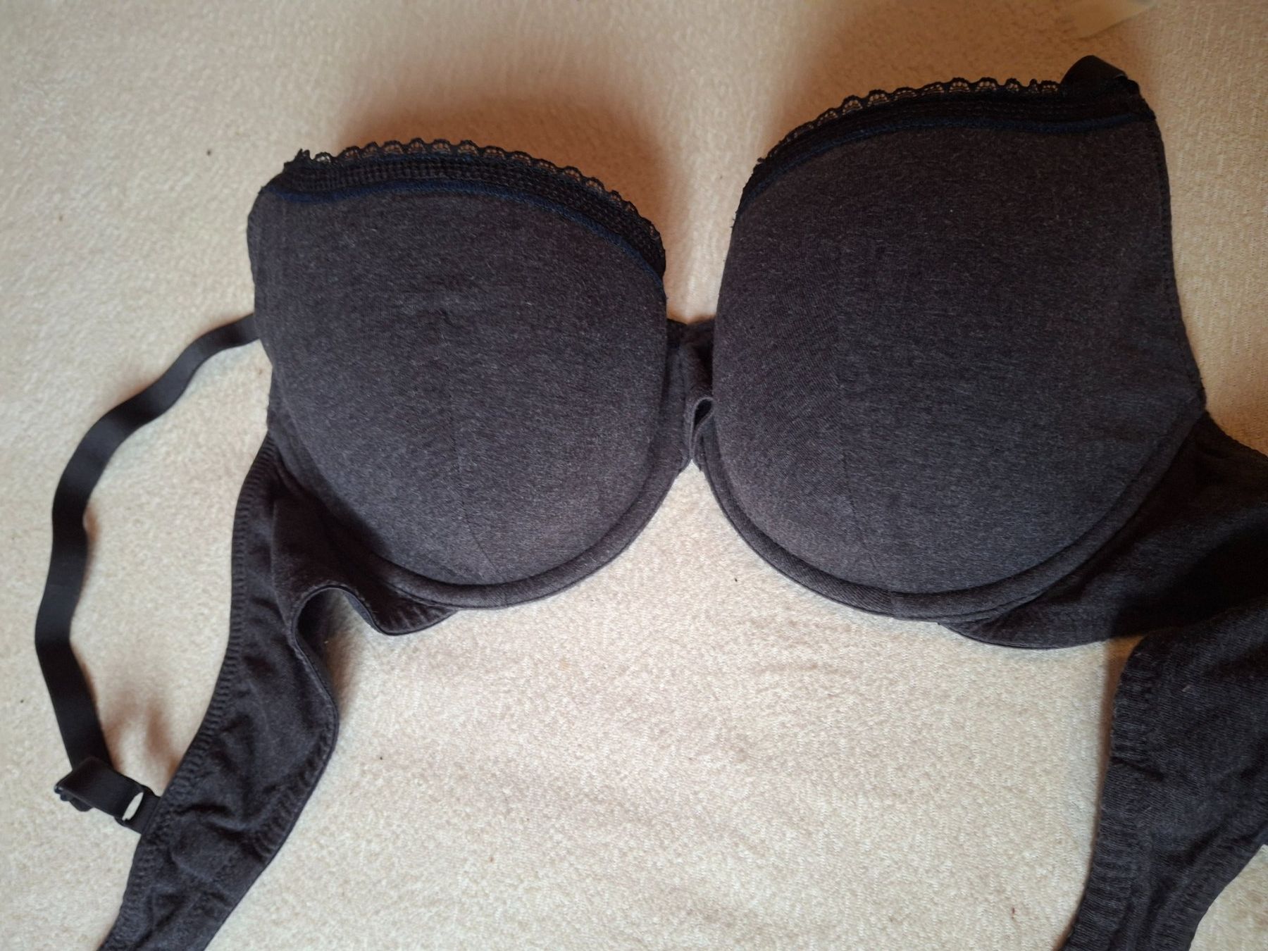 Altra biancheria intima: Soutien-gorge taille 80D 74% coton marque Kiabi – Usato da Villiers venduto da san_jn5w