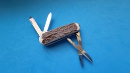 VICTORINOX CLASSIC MIT HIRSCHHORNSCHALEN NEU!