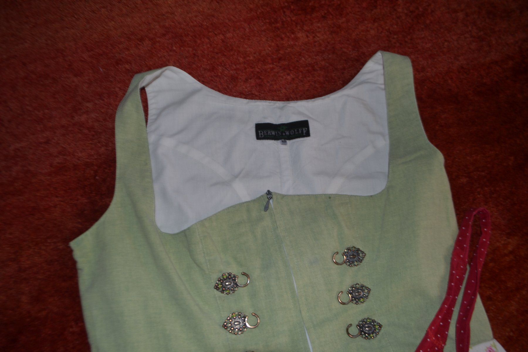 Robes: Dirndl gr.40, Baumwolle – D'occasion à Laupen ZH par chefdom 1
