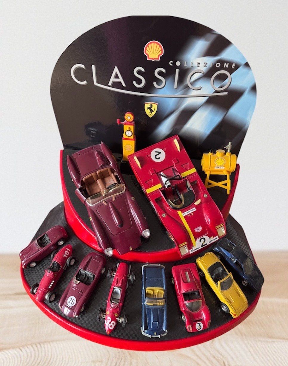 Ferrari Modellini d'auto: Shell "Collezione Classico" Ferrari Komplett-Set mit Display – Usato da Oberkulm venduto da Vw53