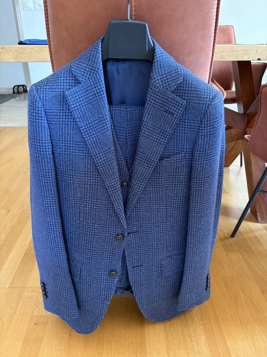 Suitsupply Completi: 3 Part Suit | Suit Supply | Navy Blue  – Usato da Regensdorf venduto da WetTowel42
