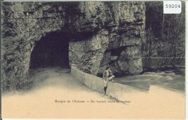 Gorges de l'Areuse - Un tunnel dans le rocher - animee