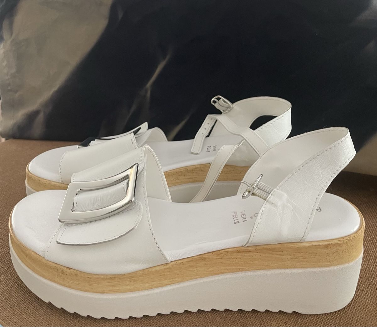 Damenschuhe: Plateau Sandale Gr 40 Leder – Gebraucht aus Glis von taisiya078