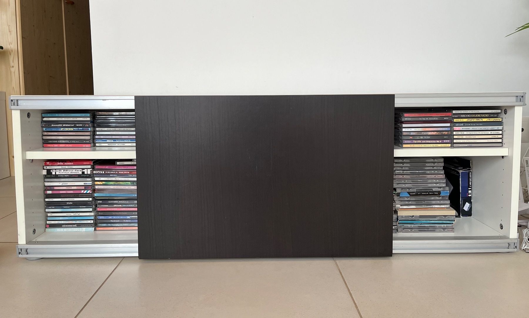 TV Möbel: Sideboard mit einseitiger Schiebetür – Gebraucht aus Neuhausen von AC73