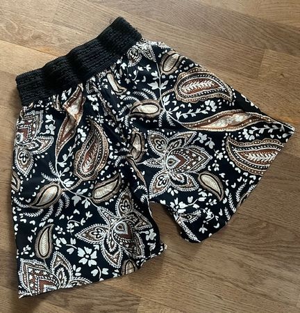 Leichte Viskose-Shortys mit breitem Gummibund