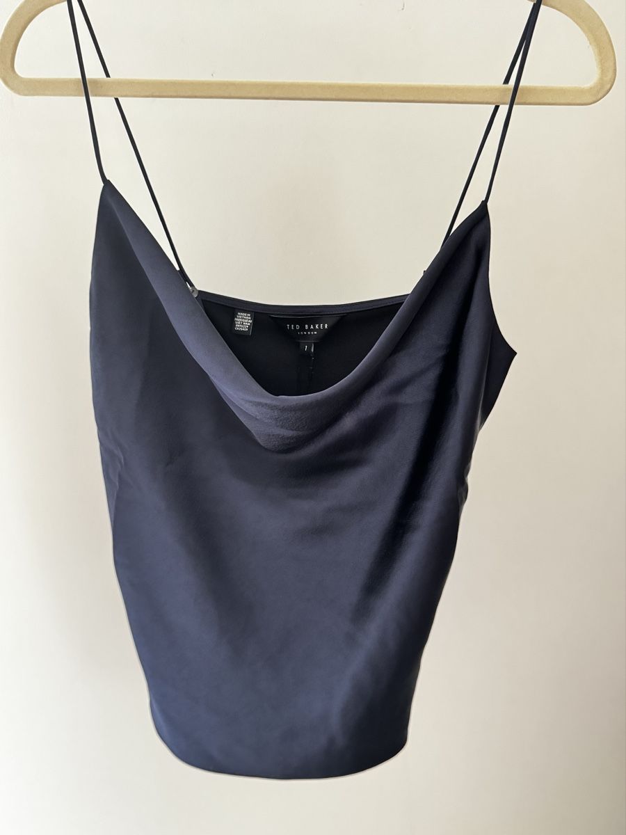 Tops: Ted Baker KITI Satin-Top Navy  – Neuf avec emballage d'origine à Zürich par di_archive 1