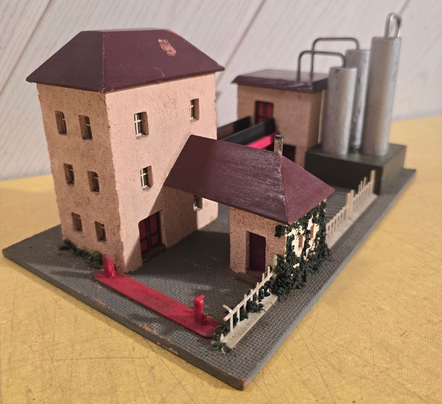 Modelleisenbahnen: MODELLBAU - "NEUFFEN" - Original - HYDRIERWERK Nr. 552 – Gebraucht aus Biel/Bienne von  1