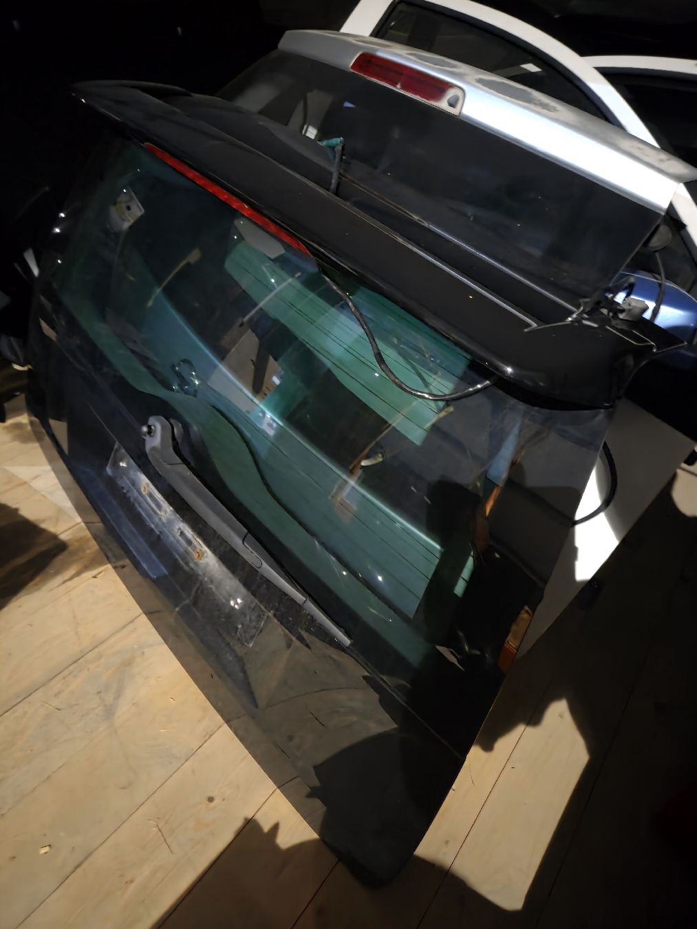 Volvo Tutti pezzi di ricambio auto: Volvo V70 Kofferaumdeckel – Usato da Zuchwil venduto da Kevi2022 1