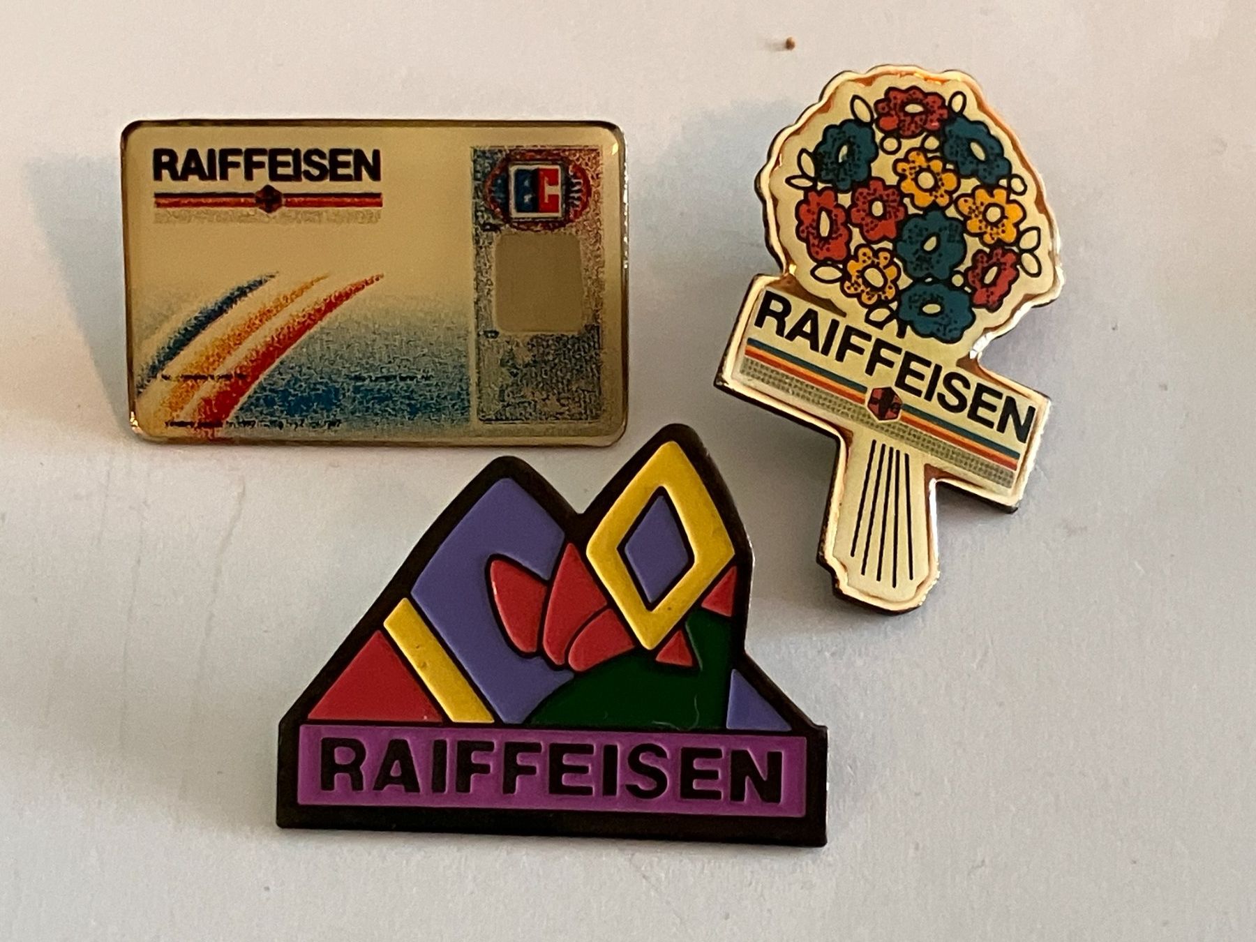 Placchette & Badge: 3 Pin Raiffeisen – Usato da Basel venduto da djwwpp
