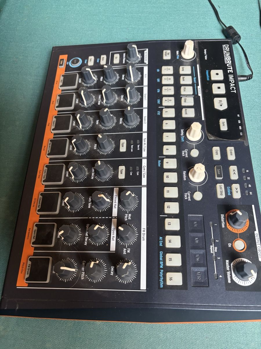 Arturia Strumenti musicali: Arturia DrumBrute Impact Séquenceur bon état – Usato da Courtételle venduto da lap_98ny 2