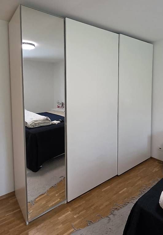 Armadi: Kleiderschrank mit Spiegeltür – Usato da St. Gallen venduto da Karina079 1