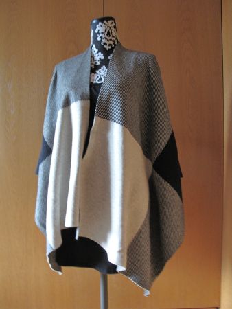 5% Wolle A-Linie Poncho   Porto 9 Fr.