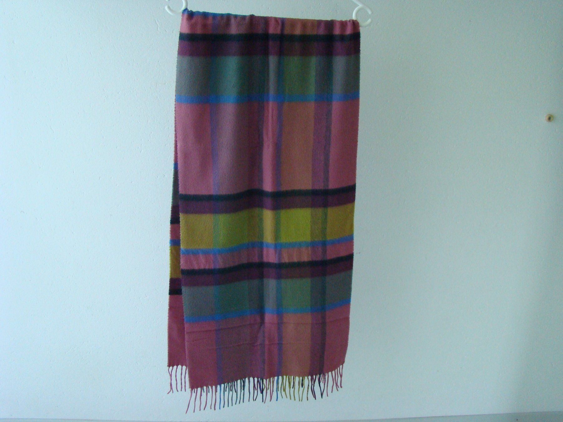 Foulards, Tücher & Schals: Schal rosa farbig bunt mit Fransen – Gebraucht aus Malters von burzi