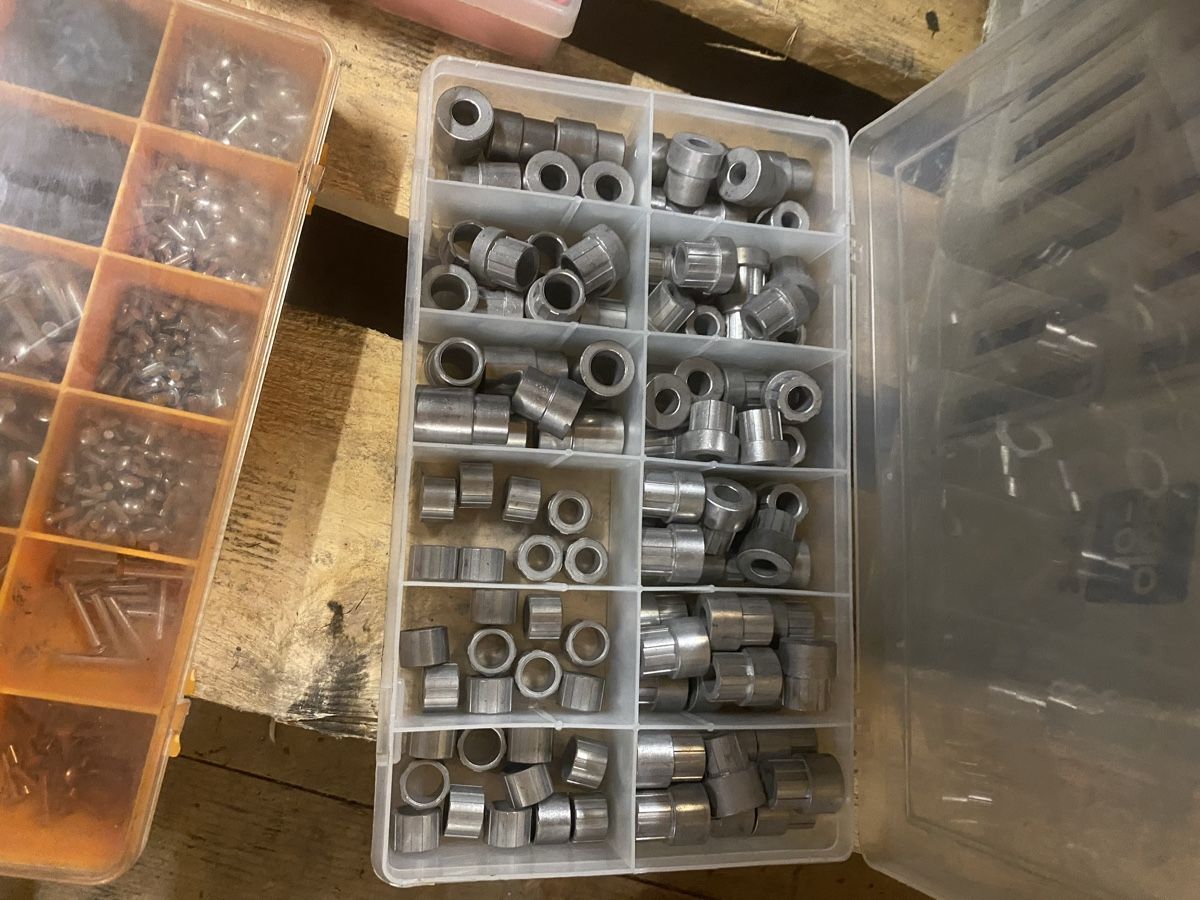 Metall- & Schlosserei Sonstiges: Sortiment Metallhülsen in Sortierbox gebraucht – Gebraucht aus Menzingen von Edelmuni7 1