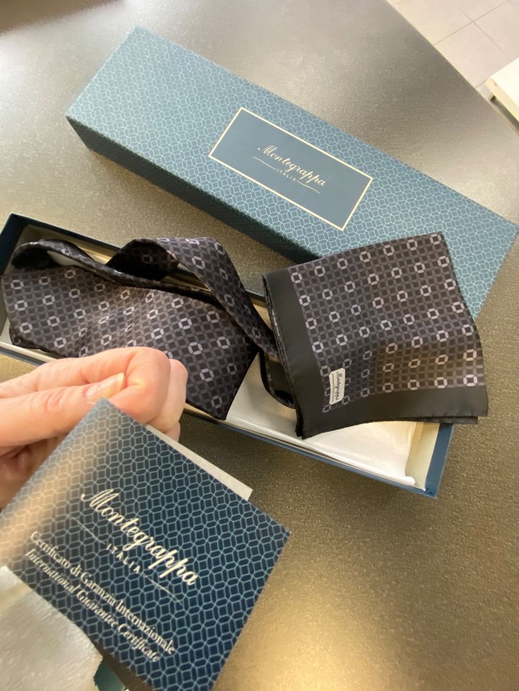 Cravatte: Luxus Krawatte mit Pochette – Nuovo e nell'imballaggio originale da Bern venduto da MyPlaceFashion 1