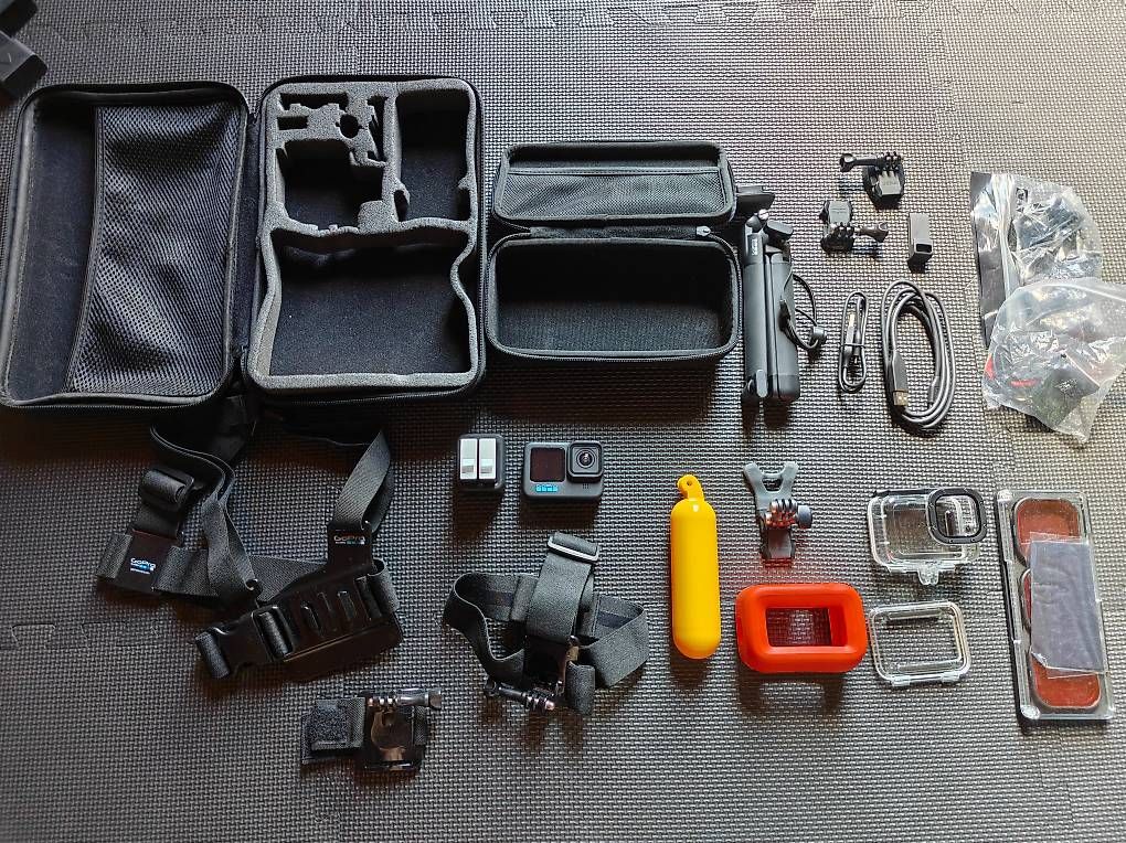 Gopro Action Cam: GoPro 11 Black - Complete Adventure Bundle  Surf & Dive – Usato da Obergoldbach venduto da joe_gzj8