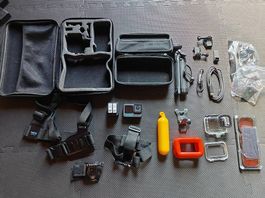 GoPro 11 Black - Complete Adventure Bundle  Surf & Dive