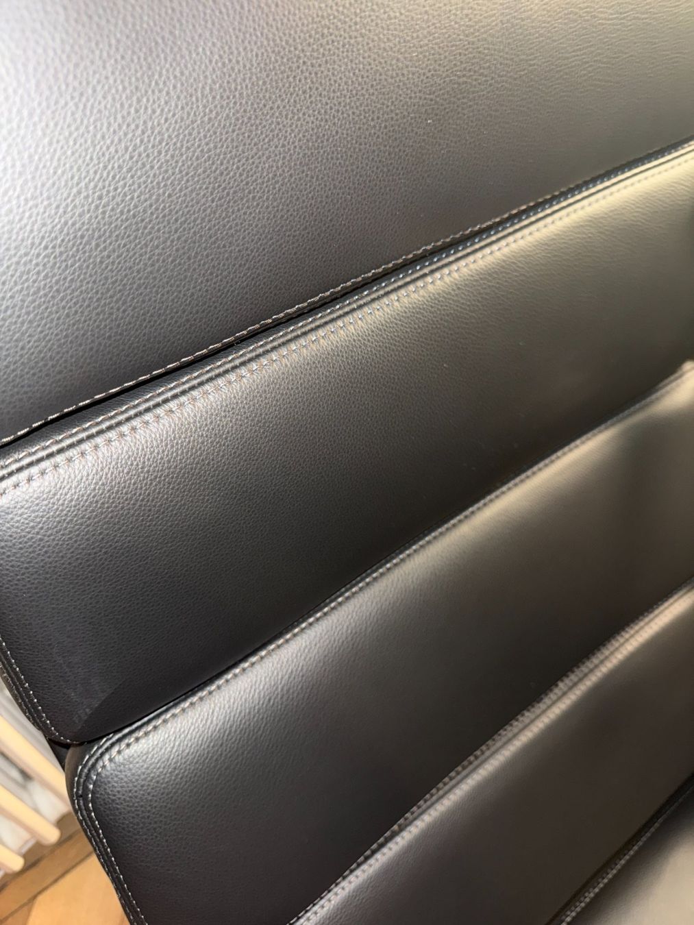 Vitra Sessel: Vitra Eames EA 222 + 223 Nero Premium Leather – Neu (gemäss Beschreibung) aus Zürich von aur_gw22 3