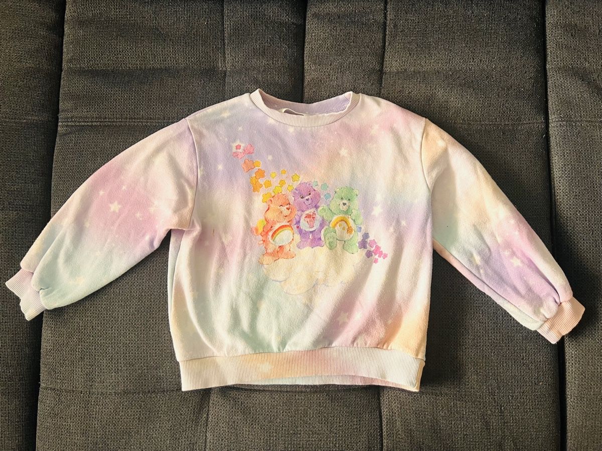 Pullover & Sweatshirts: Süsser Care Bears Pullover, Grösse 110/116 – Gebraucht aus Dietikon von Laiijka