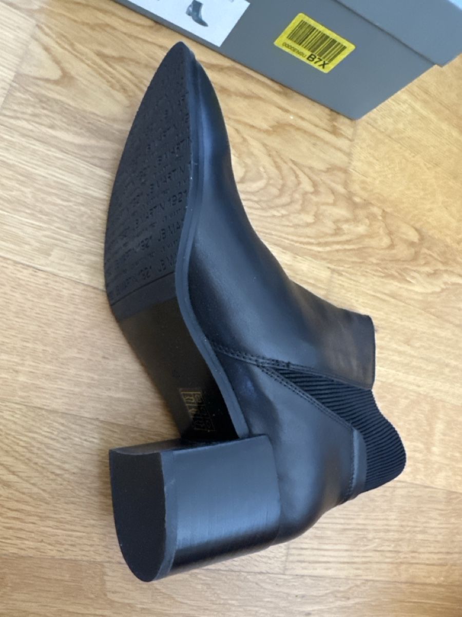 Scarpe da donna: NEW Black Leather Ankle Boots Sz 40 – Nuovo e nell'imballaggio originale da Schlieren venduto da GaRe2509 2