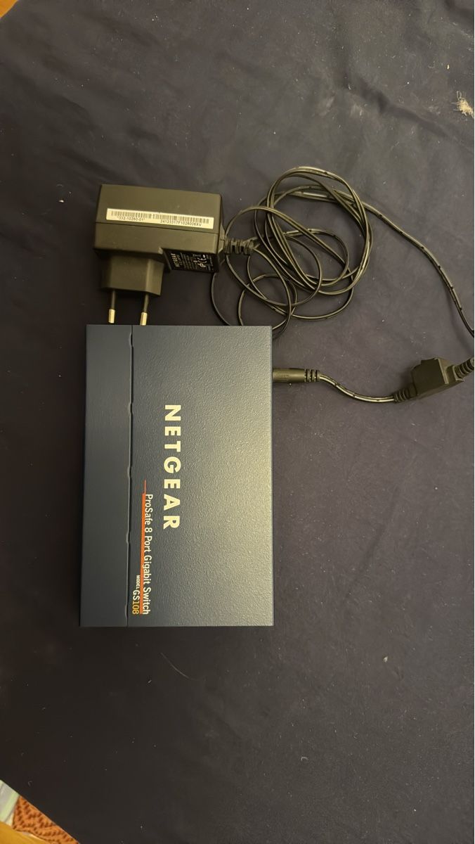 Netgear Hub & Switch: NETGEAR ProSafe 8 Port Gigabit Switch – Usato da Flawil venduto da Blue_Beam