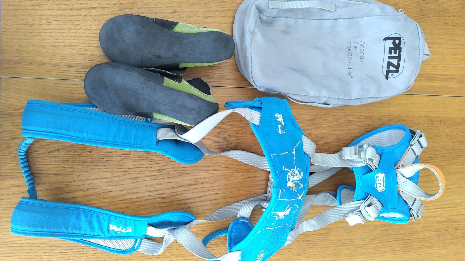 Petzl Kletterausrüstungen: Baudrier Petzl bleu + chaussons taille 33 – Gebraucht aus La Corbaz von PazoJo 1
